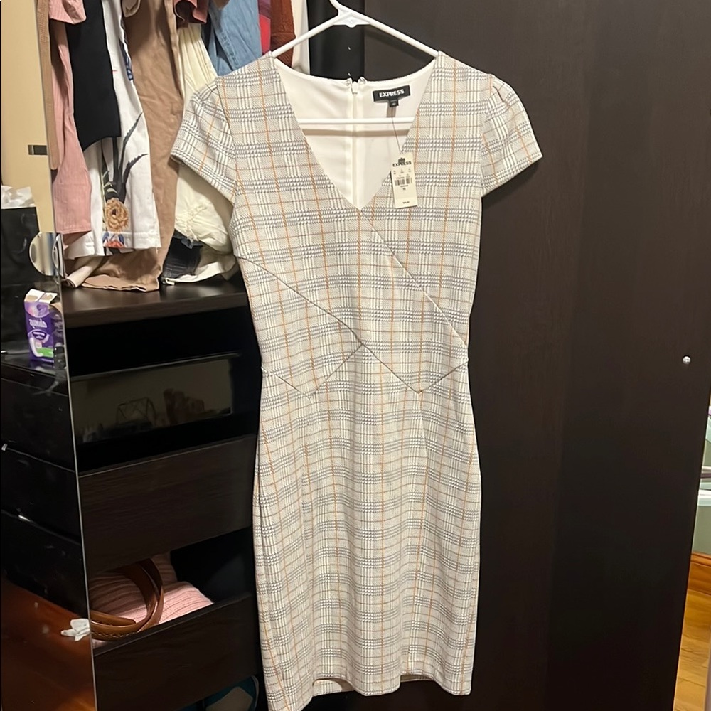 Express Black and White V-Neck Sheath Dress